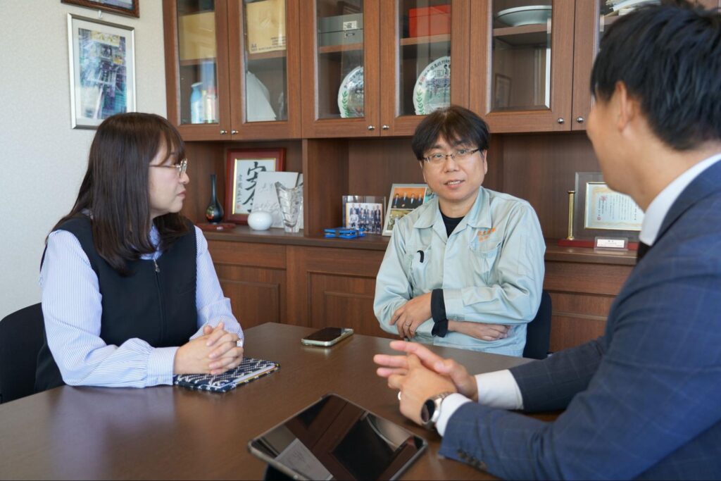 法人携帯管理の課題解決について語る菅原工業株式会社の橋本様と越原様